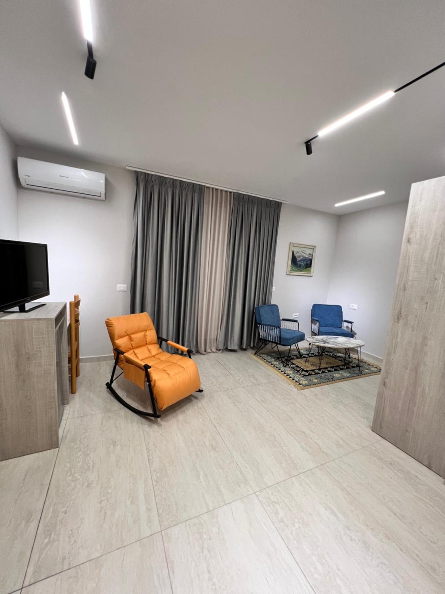 Hotel Lyden Golem (Tirana)